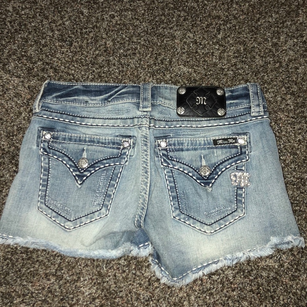 Shorts - Picture 3 of 3